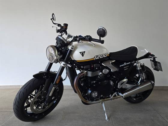 TRIUMPH SPEED TWIN 
